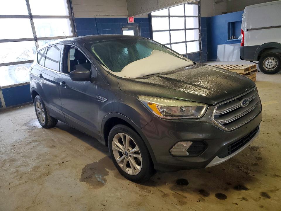 76209355 :رقم المزاد ، 1FMCU0GD0HUA52299 vin ، 2017 Ford Escape مزاد بيع