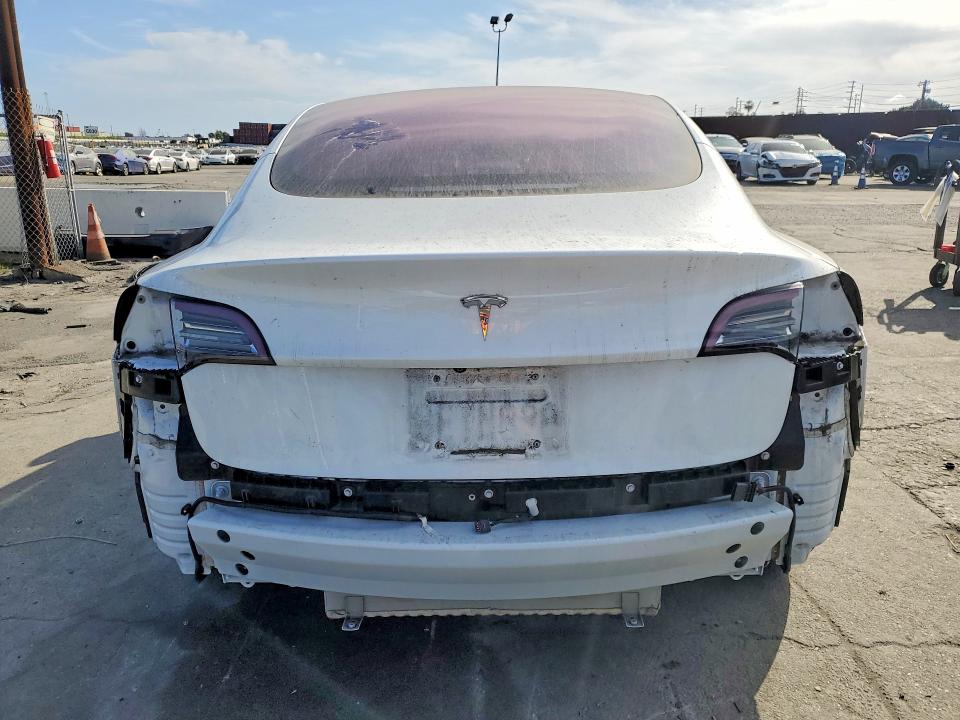 76407305 :رقم المزاد ، 5YJ3E1EA5JF023329 vin ، 2018 Tesla Model 3 مزاد بيع