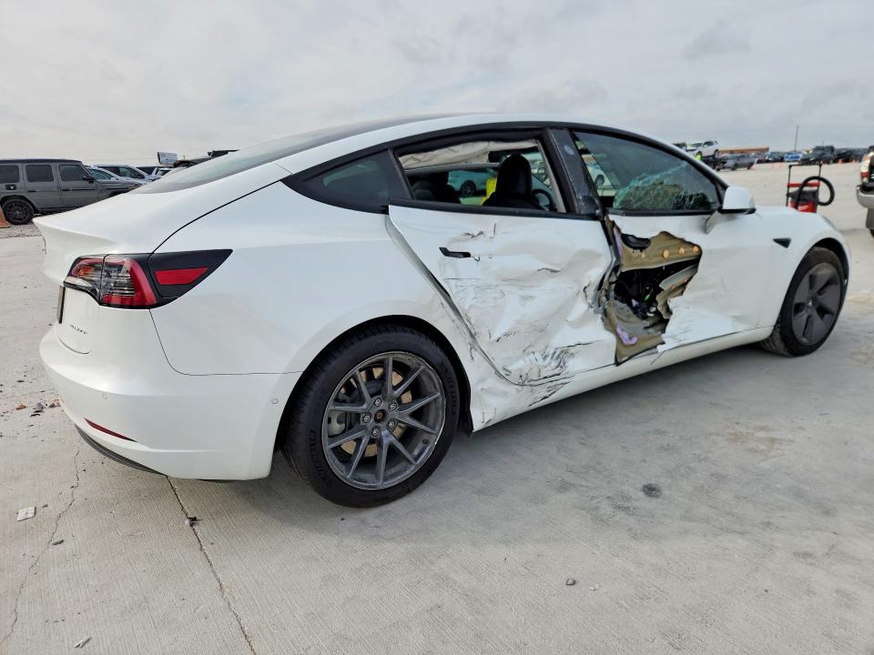 2021 Tesla Model 3 მანქანა იყიდება აუქციონზე, vin: 5YJ3E1EB6MF869689, აუქციონის ნომერი: 77913325