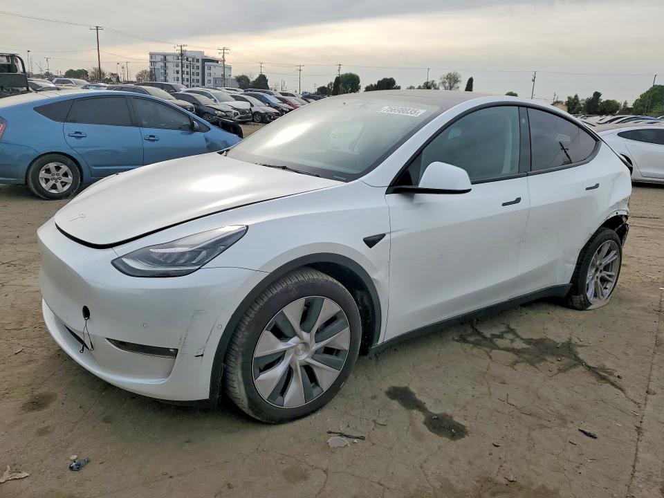 Auction sale of the 2022 Tesla Model Y, vin: 7SAYGDEE5NF433626, lot number: 75698035