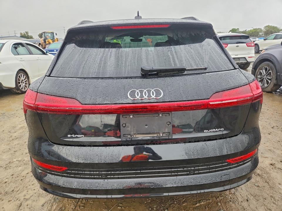 Продажа на аукционе авто 2021 Audi E-tron, vin: WA1AAAGE8MB018548, номер лота: 76467745