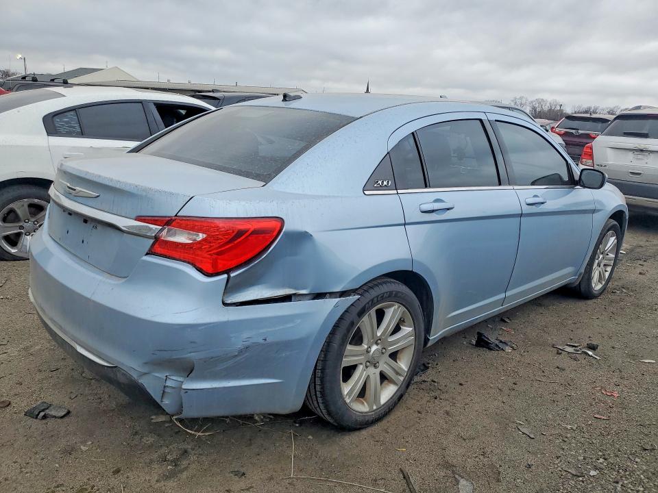 76917205 :رقم المزاد ، 1C3CCBAB8DN697852 vin ، 2013 Chrysler 200 مزاد بيع
