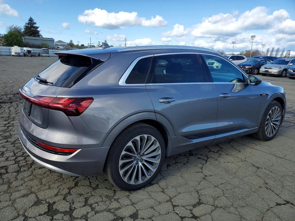 Продаж на аукціоні авто 2019 Audi E-tron, vin: WA1VABGE9KB025089, номер лоту: 78229585
