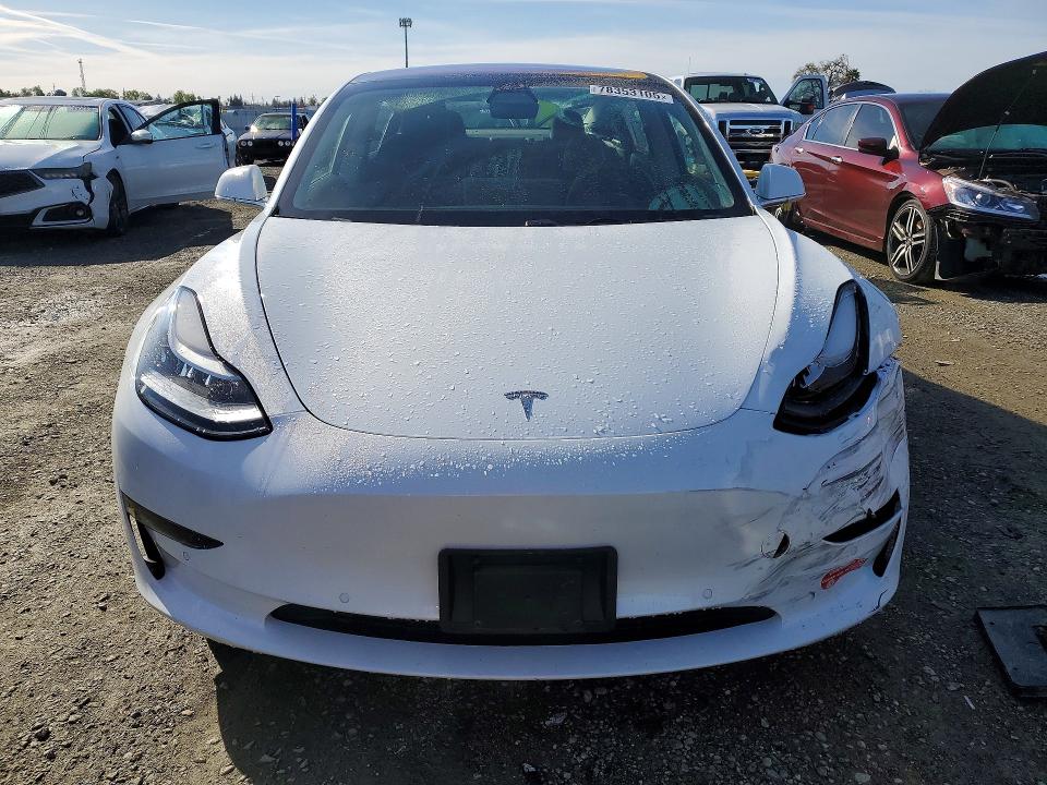 78353105 :رقم المزاد ، 5YJ3E1EB5JF093860 vin ، 2018 Tesla Model 3 مزاد بيع