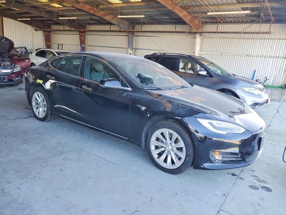 75194595 :رقم المزاد ، 5YJSA1E22JF248419 vin ، 2018 Tesla Model S مزاد بيع