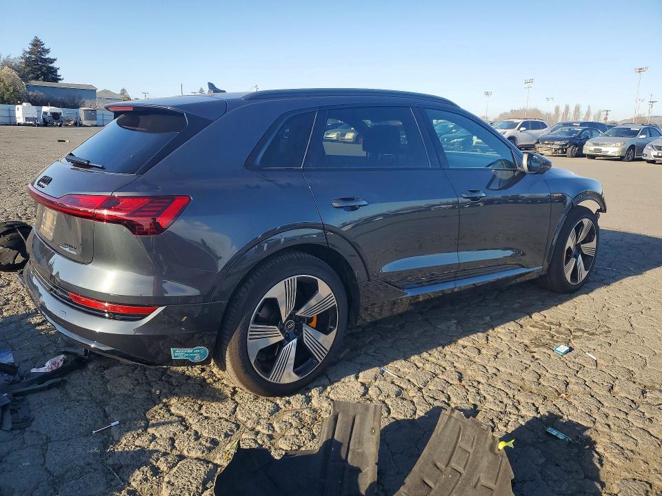 Продаж на аукціоні авто 2023 Audi E-tron, vin: WA1LAAGE0PB024552, номер лоту: 75879095