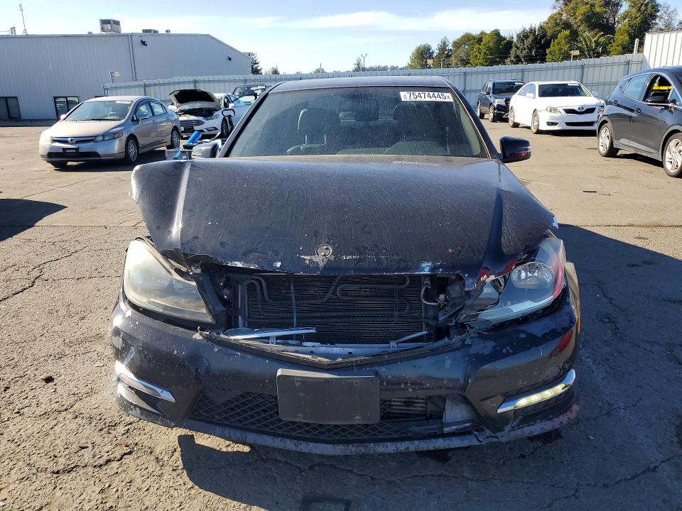 2013 Mercedes-benz C მანქანა იყიდება აუქციონზე, vin: WDDGF4HB7DA796570, აუქციონის ნომერი: 75474445