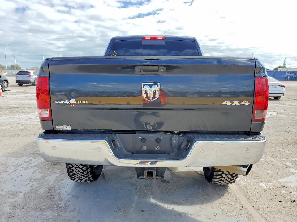75886255 :رقم المزاد ، 3C6UR5DL0JG301493 vin ، 2018 Ram 2500 مزاد بيع