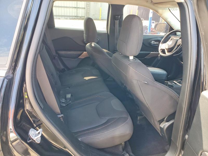 76711095 :رقم المزاد ، 1C4PJLCB6HW571866 vin ، 2017 Jeep Cherokee مزاد بيع