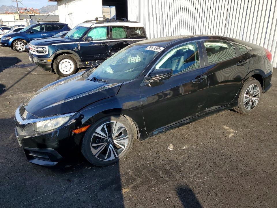 79111365 :رقم المزاد ، 2HGFC2F56JH511825 vin ، 2018 Honda Civic مزاد بيع