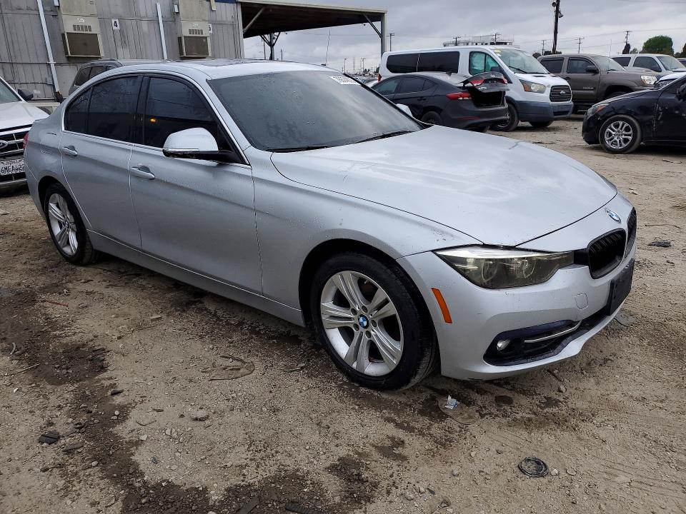 76874675 :رقم المزاد ، WBA8B9G57JNU99027 vin ، 2018 Bmw 330 مزاد بيع
