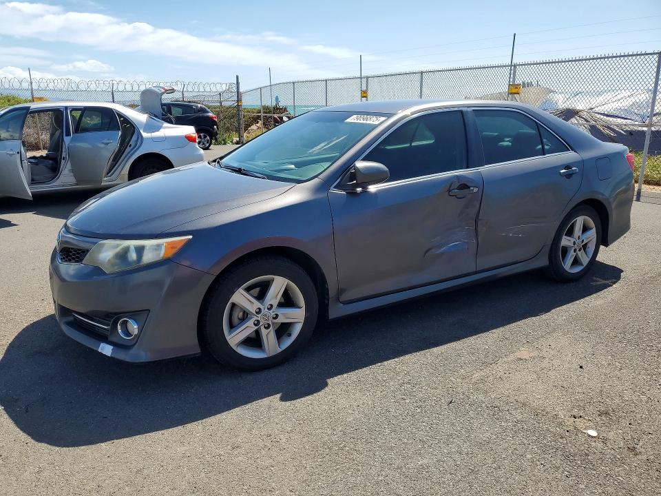 79098875 :رقم المزاد ، 4T1BF1FK2EU773702 vin ، 2014 Toyota Camry مزاد بيع