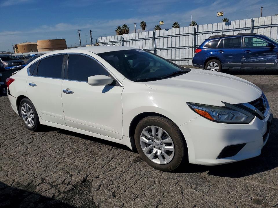 2017 Nissan Altima მანქანა იყიდება აუქციონზე, vin: 1N4AL3APXHN320178, აუქციონის ნომერი: 76827365