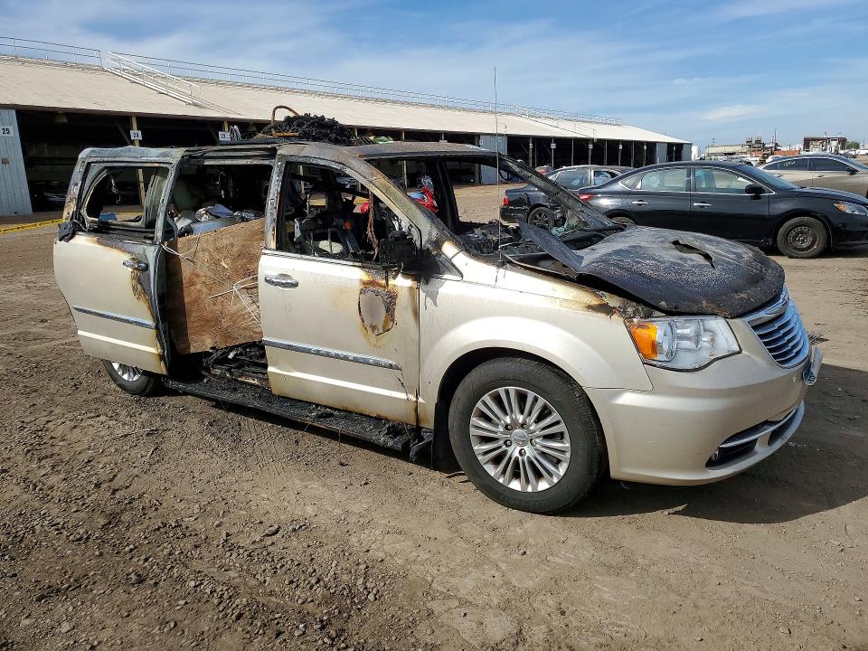 76744245 :رقم المزاد ، 2C4RC1CGXFR700460 vin ، 2015 Chrysler Town & Country مزاد بيع