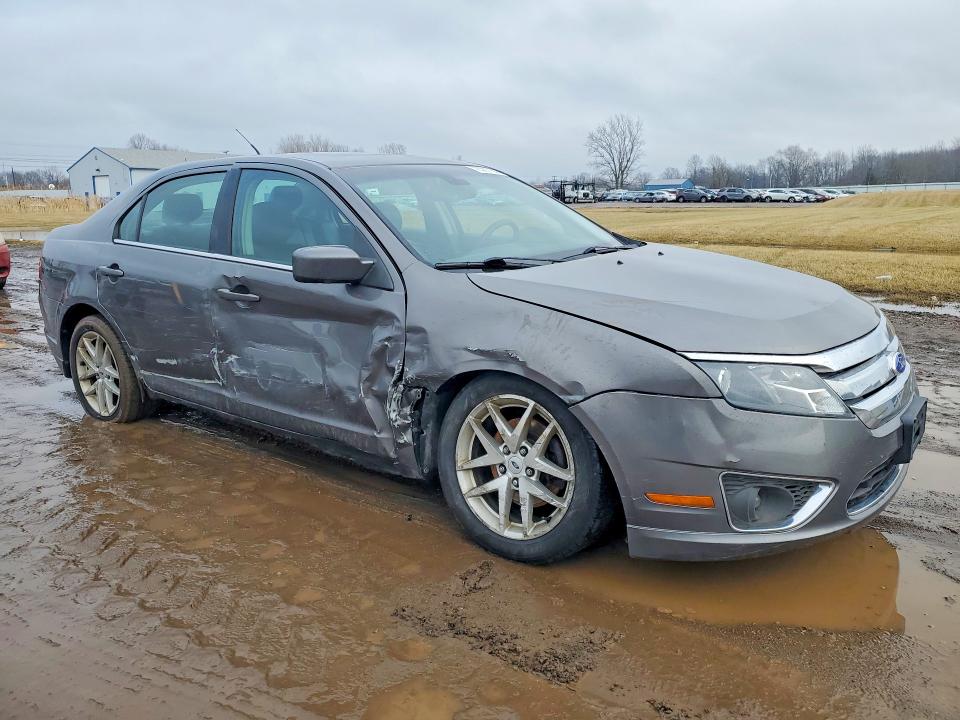 61592056 :رقم المزاد ، 3FAHP0JA4BR285350 vin ، 2011 Ford Fusion مزاد بيع