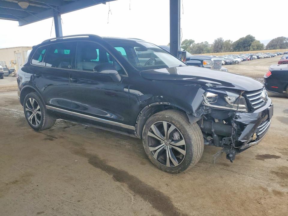 77184555 :رقم المزاد ، WVGRF7BP6HD004160 vin ، 2017 Volkswagen Touareg مزاد بيع