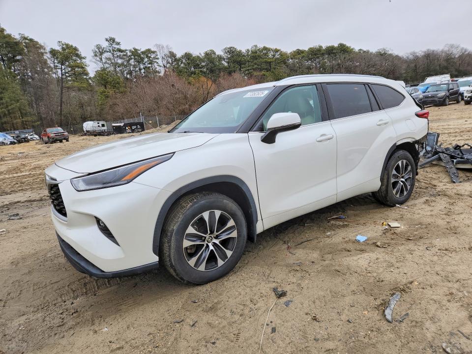 Auction sale of the 2021 Toyota Highlander, vin: 5TDHZRBH9MS523326, lot number: 77352525
