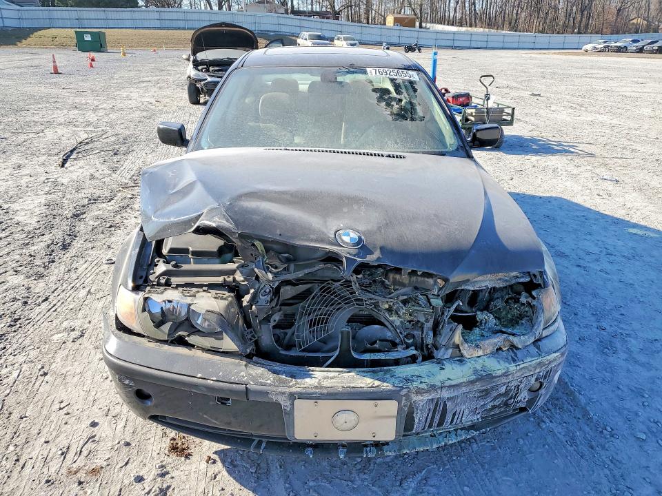 76925655 :رقم المزاد ، WBAET37483NJ32600 vin ، 2003 Bmw 325 مزاد بيع