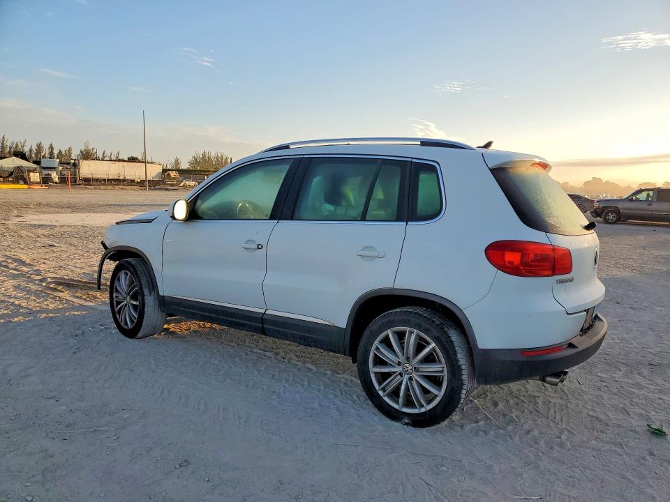 2015 Volkswagen Tiguan მანქანა იყიდება აუქციონზე, vin: WVGAV7AX3FW507857, აუქციონის ნომერი: 76195945