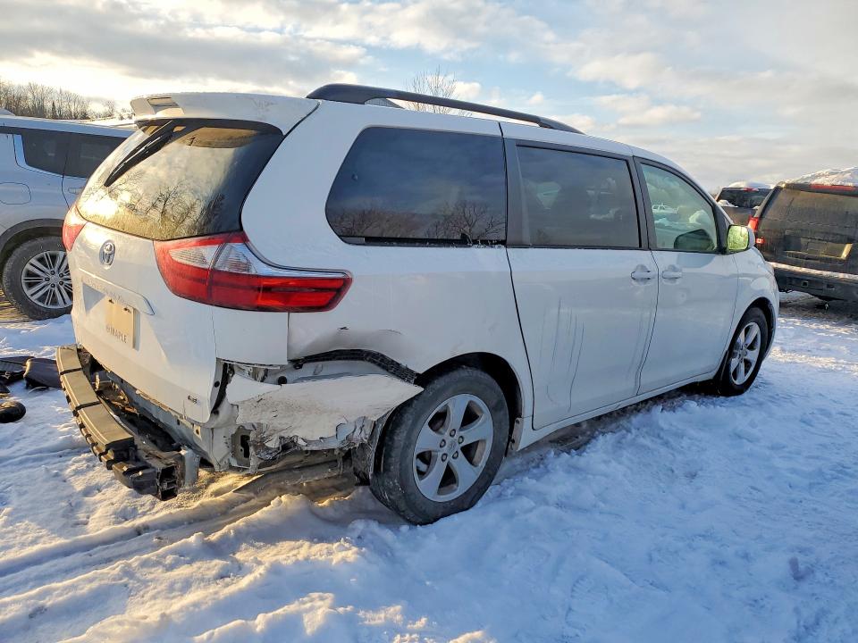 Продаж на аукціоні авто 2015 Toyota Sienna, vin: 5TDKK3DCXFS609398, номер лоту: 74110305