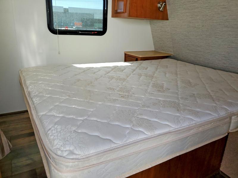 2012 Lance Camper მანქანა იყიდება აუქციონზე, vin: 1L9TS2220CL311717, აუქციონის ნომერი: 78775545