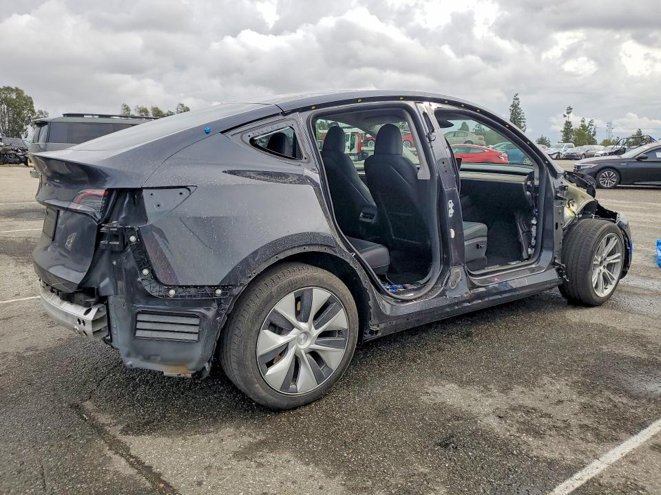 76664105 :رقم المزاد ، 7SAYGDED8RF051300 vin ، 2024 Tesla Model Y مزاد بيع