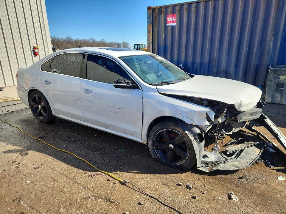 76024775 :رقم المزاد ، 1VWBP7A34DC012563 vin ، 2013 Volkswagen Passat مزاد بيع