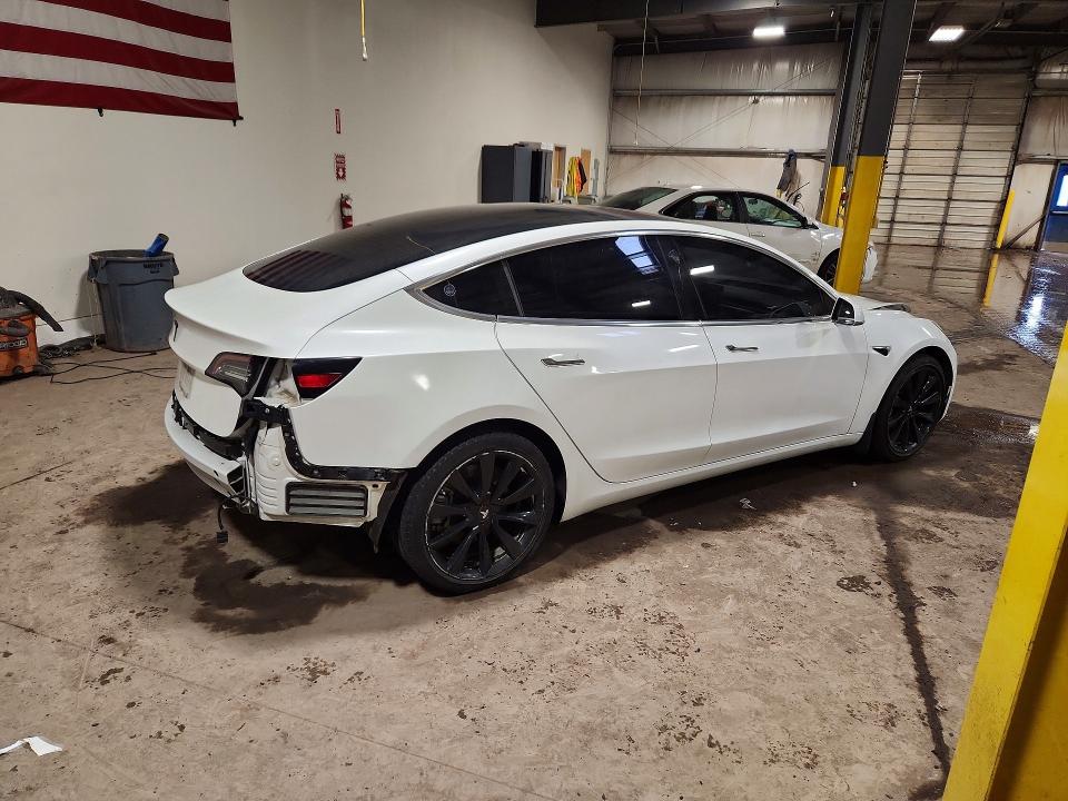 Продажа на аукционе авто 2018 Tesla Model 3, vin: 5YJ3E1EA5JF164885, номер лота: 75823355