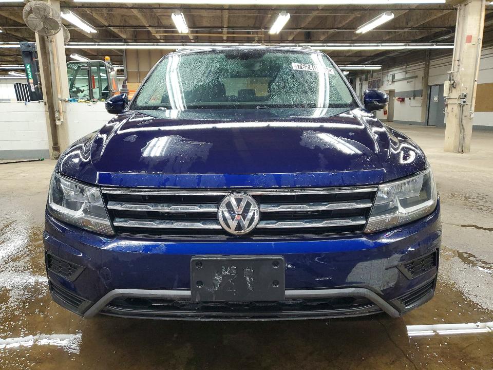76240085 :رقم المزاد ، 3VV3B7AX3MM101968 vin ، 2021 Volkswagen Tiguan مزاد بيع