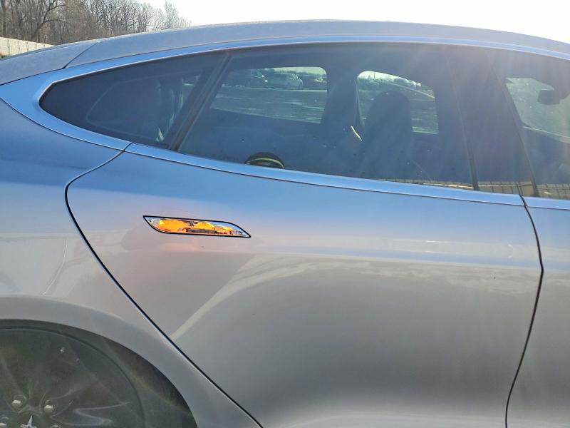 Продажа на аукционе авто 2015 Tesla Model S, vin: 5YJSA1E4XFF116419, номер лота: 79233635