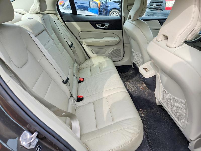 78510945 :رقم المزاد ، 7JR102FKXMG102364 vin ، 2021 Volvo S60 مزاد بيع