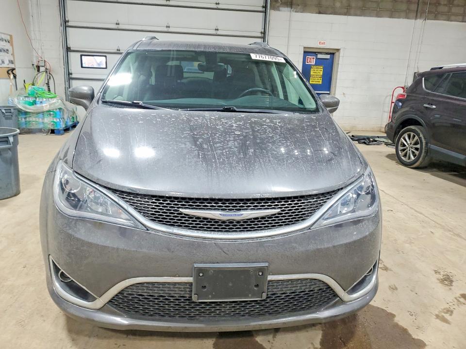 77677095 :رقم المزاد ، 2C4RC1BG8JR322004 vin ، 2018 Chrysler Pacifica مزاد بيع