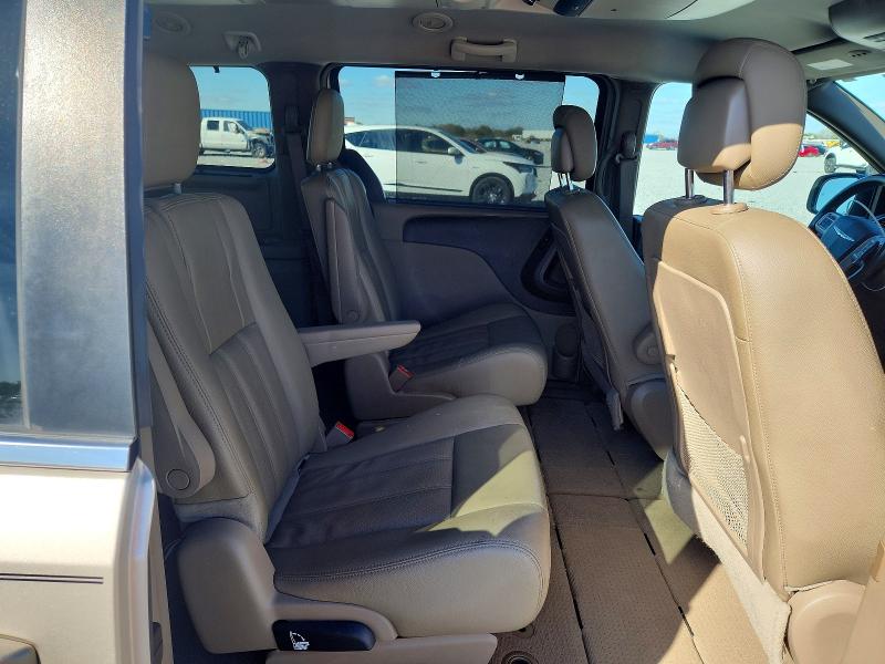 77555595 :رقم المزاد ، 2C4RC1CG0GR190735 vin ، 2016 Chrysler Town & Country مزاد بيع