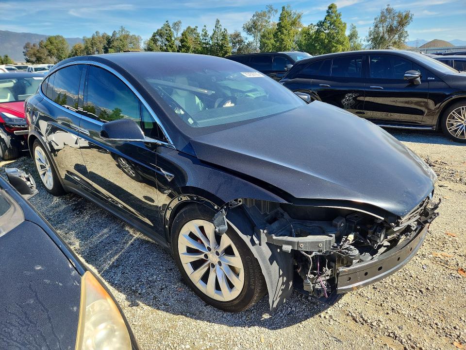 75759705 :رقم المزاد ، 5YJXCDE21JF120089 vin ، 2018 Tesla Model X مزاد بيع