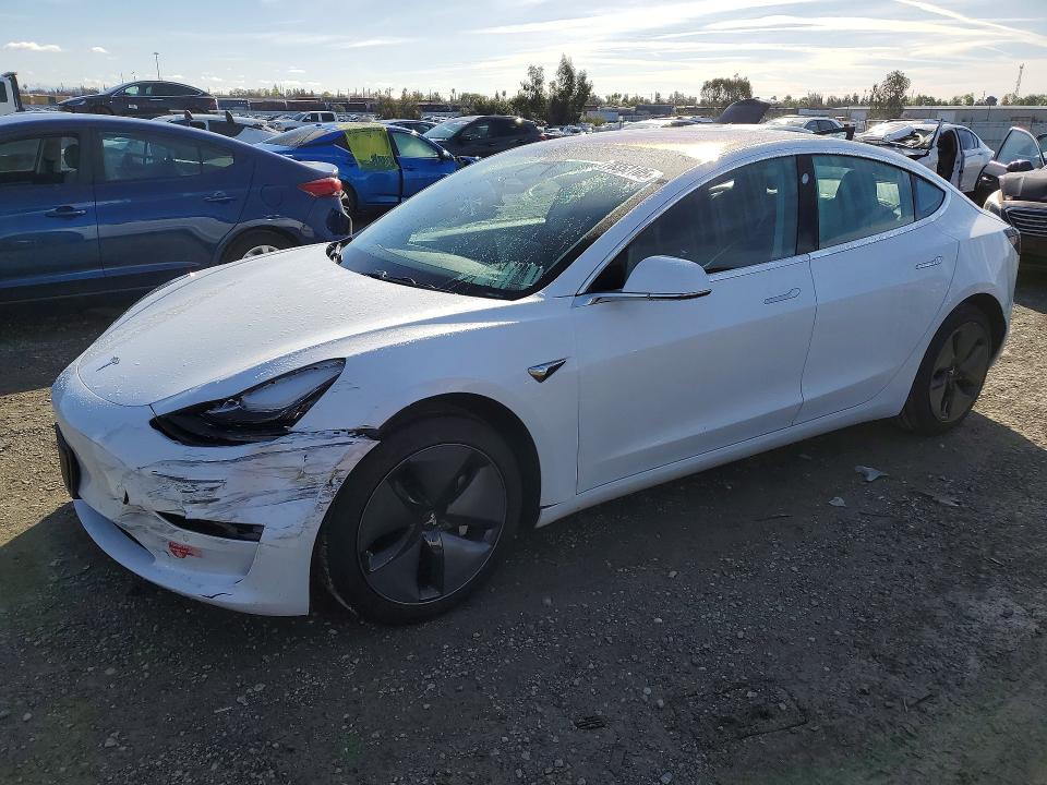 78353105 :رقم المزاد ، 5YJ3E1EB5JF093860 vin ، 2018 Tesla Model 3 مزاد بيع