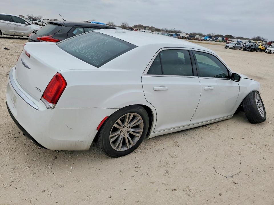 77775985 :رقم المزاد ، 2C3CCAAG7HH561006 vin ، 2017 Chrysler 300 مزاد بيع