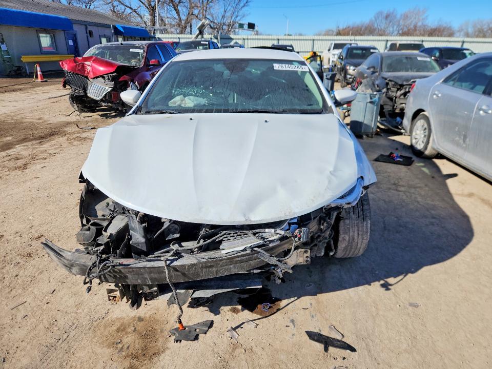 76145285 :رقم المزاد ، 1C3CCCCB9FN549571 vin ، 2015 Chrysler 200 مزاد بيع