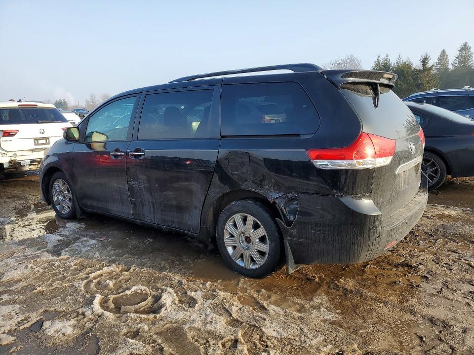 76533715 :رقم المزاد ، 5TDDK3DCXBS009628 vin ، 2011 Toyota Sienna مزاد بيع