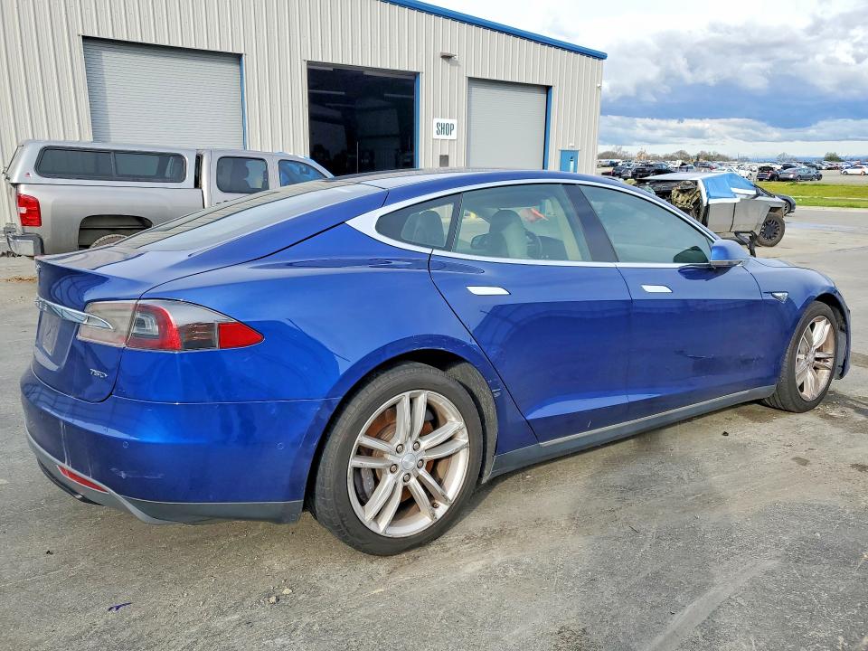 2015 Tesla Model S მანქანა იყიდება აუქციონზე, vin: 5YJSA1E20FF103984, აუქციონის ნომერი: 78514335