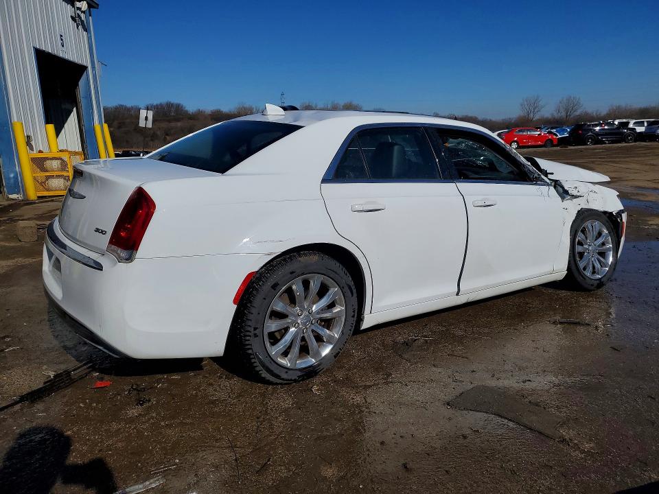 2015 Chrysler 300 მანქანა იყიდება აუქციონზე, vin: 2C3CCARG9FH831001, აუქციონის ნომერი: 76999105