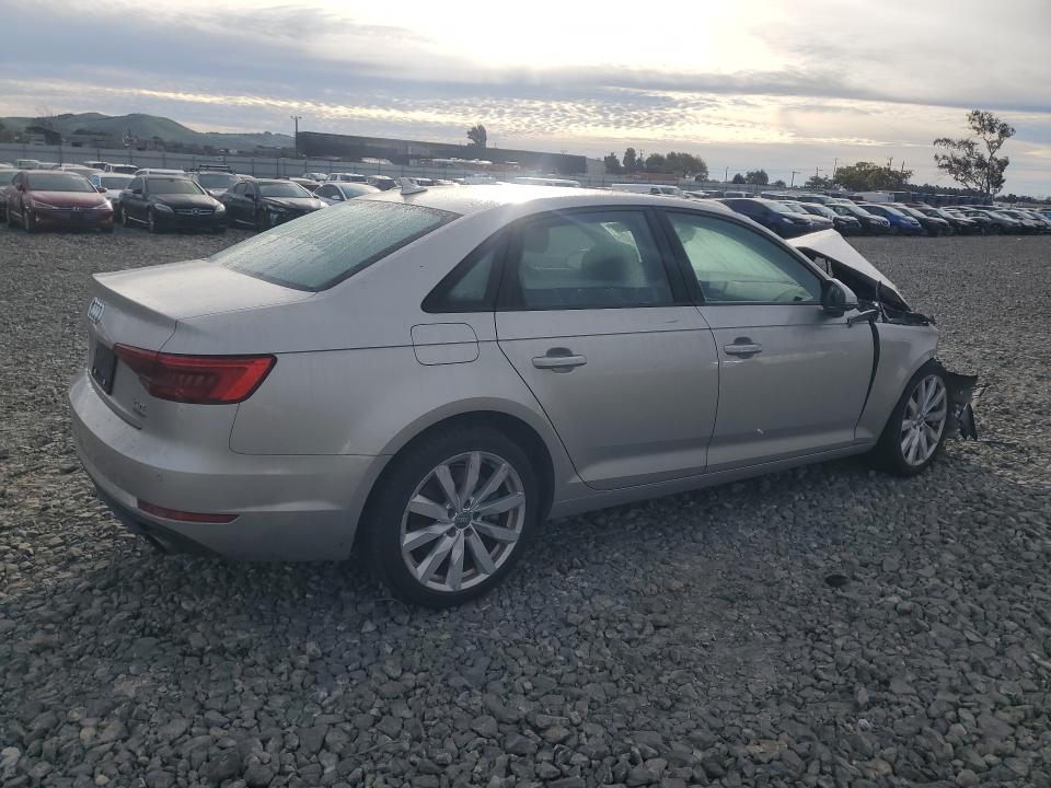 Продажа на аукционе авто 2017 Audi A4, vin: WAUANAF48HN013757, номер лота: 76770135