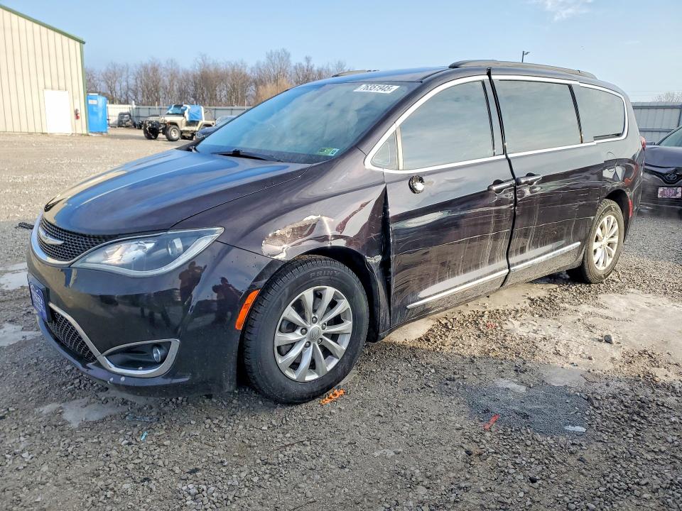 Продаж на аукціоні авто 2017 Chrysler Pacifica, vin: 2C4RC1BGXHR711768, номер лоту: 76351945