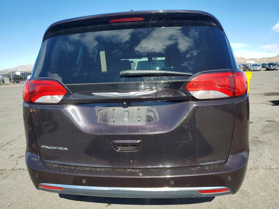 77788665 :رقم المزاد ، 2C4RC1BG8HR610552 vin ، 2017 Chrysler Pacifica مزاد بيع