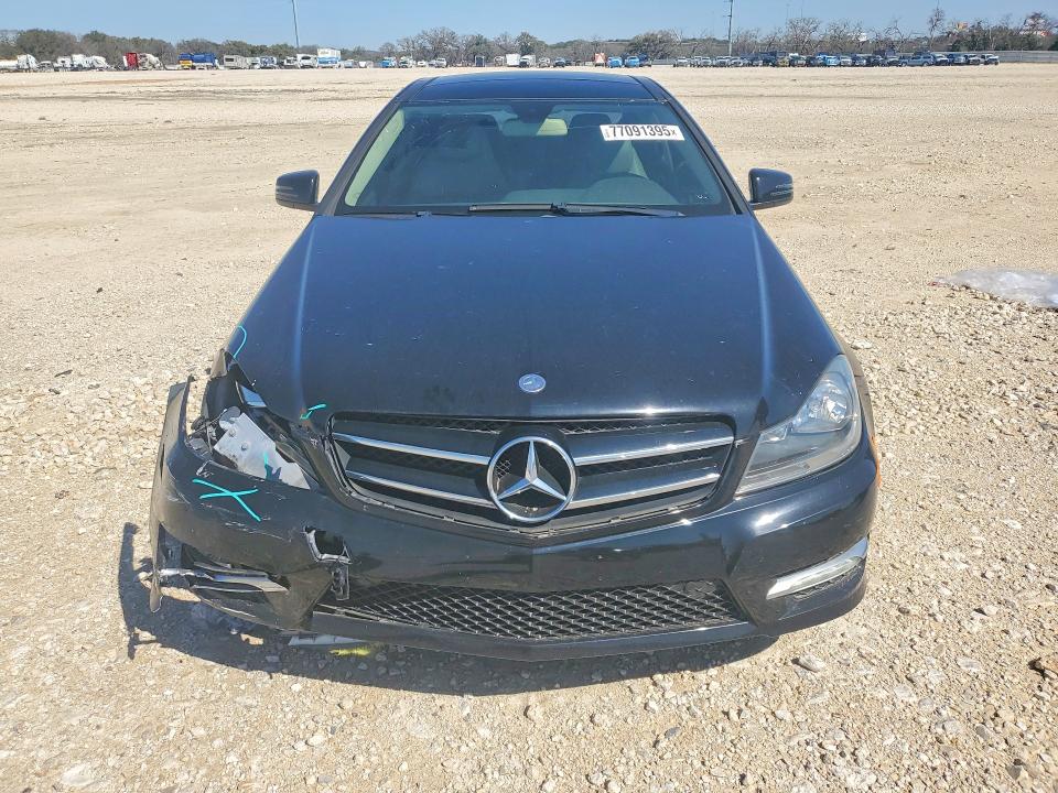 Продаж на аукціоні авто 2012 Mercedes-benz C, vin: WDDGJ4HB5CF779363, номер лоту: 77091395