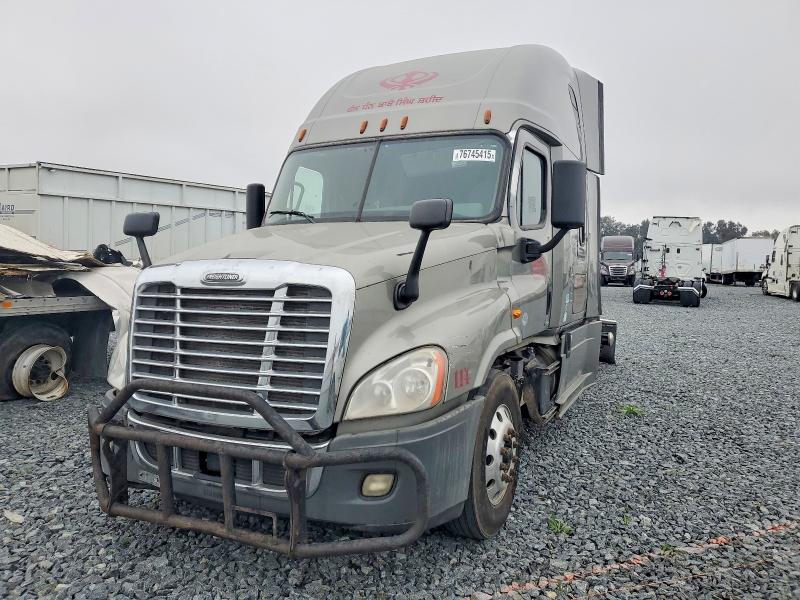 76745415 :رقم المزاد ، 3AKJGLDR9JSHU4903 vin ، 2018 Freightliner Cascadia 1 مزاد بيع