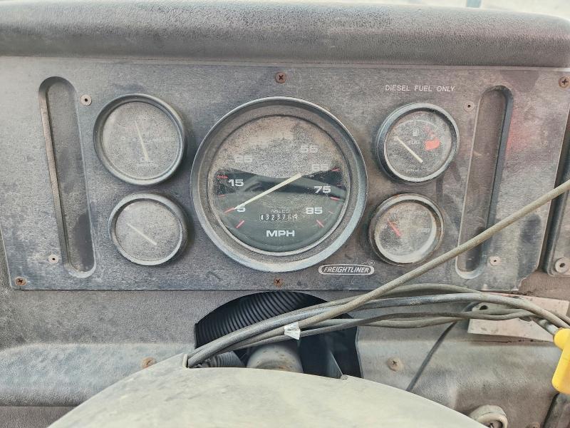 Продаж на аукціоні авто 1999 Frht - Freightliner Chassis, vin: 4UZA4FF40XCA60583, номер лоту: 72232555