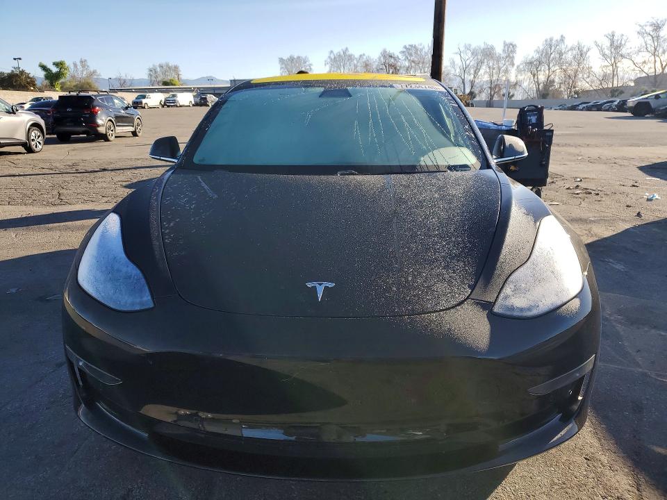 77234745 :رقم المزاد ، 5YJ3E1EAXJF166230 vin ، 2018 Tesla Model 3 مزاد بيع