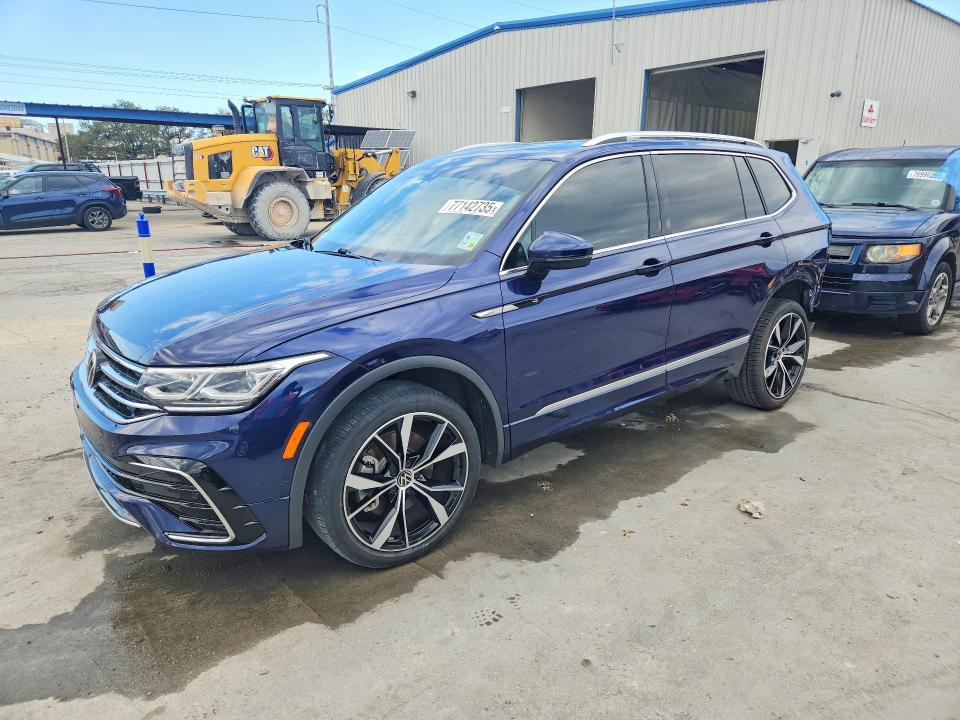 Продажа на аукционе авто 2022 Volkswagen Tiguan, vin: 3VV4B7AX6NM135182, номер лота: 77142735