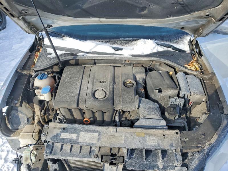 79054515 :رقم المزاد ، 1VWBH7A33DC106883 vin ، 2013 Volkswagen Passat مزاد بيع