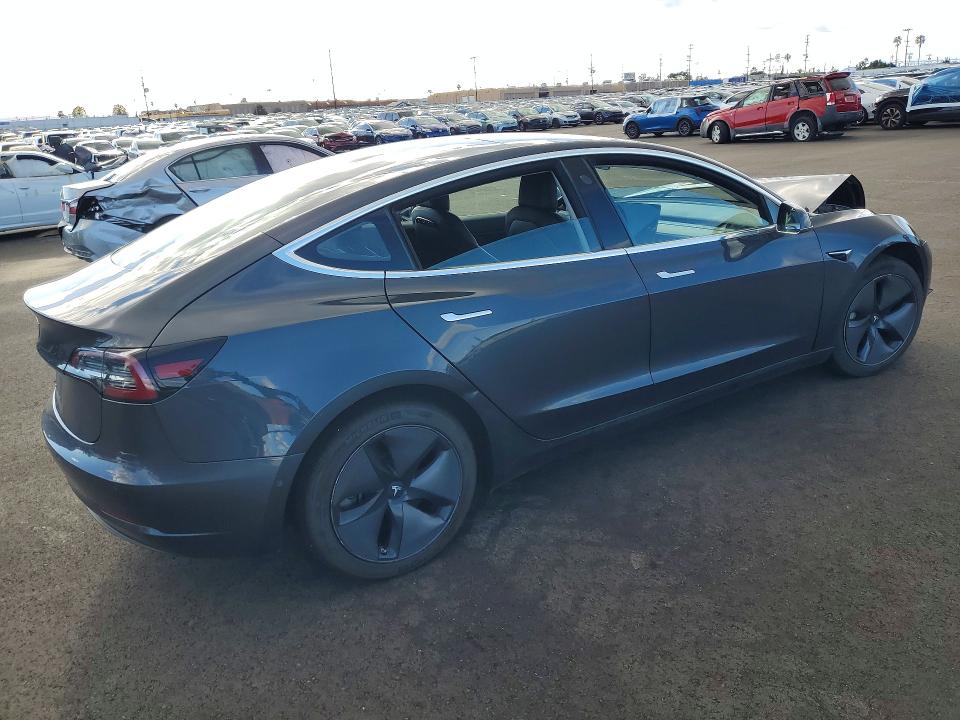 78172845 :رقم المزاد ، 5YJ3E1EA8JF077689 vin ، 2018 Tesla Model 3 مزاد بيع
